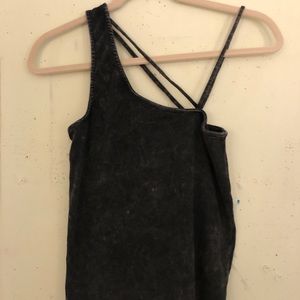 Black multistrap tank
